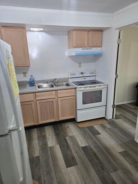 Building Photo - 726 W Clay St