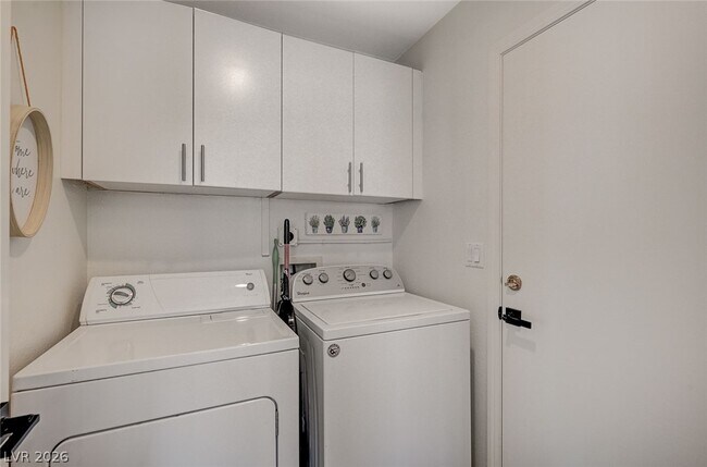 Building Photo - 1808 Stablegate Ave