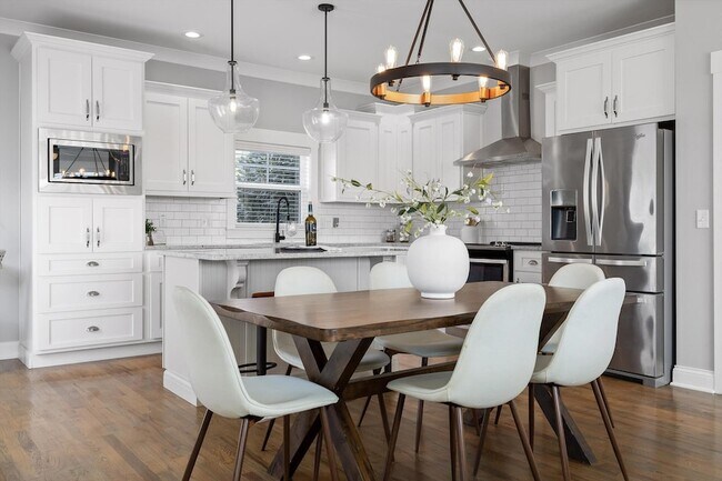 Building Photo - 718 Windrush Loop