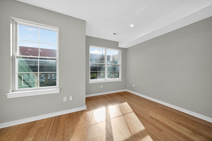 Building Photo - 1518 S 25th St