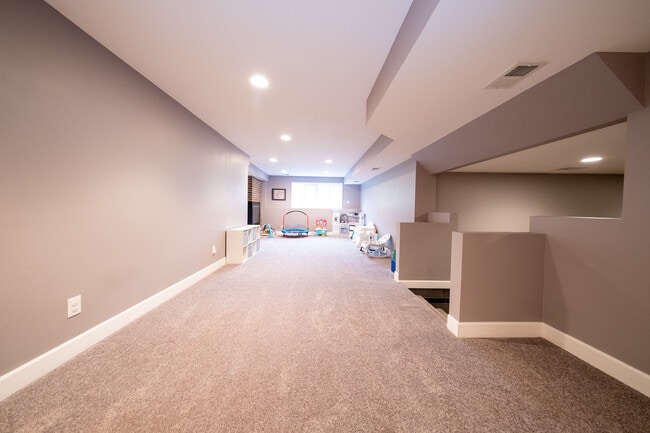 Building Photo - 9513 Briar Cir