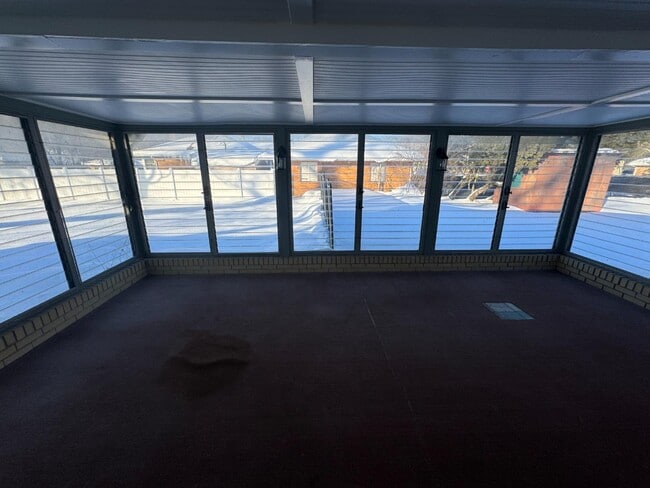 Building Photo - 513 N Ottawa Rd