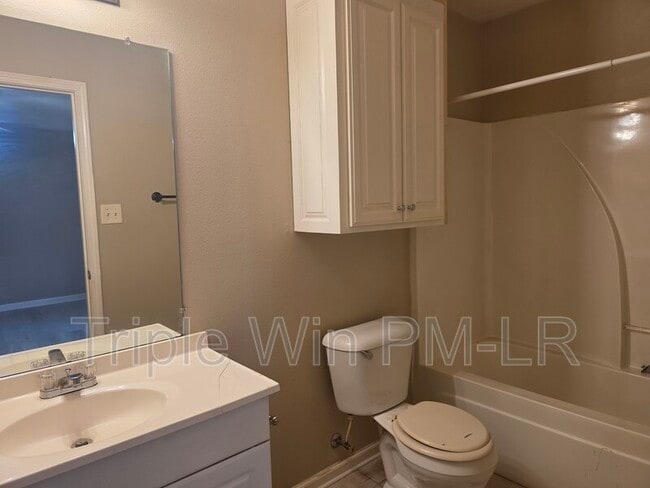 Building Photo - 12 Gold Meadow Loop