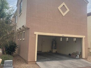 Building Photo - 1332 E Dunbar Dr