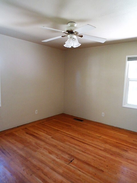 Building Photo - 1159 Sierra Vista Way
