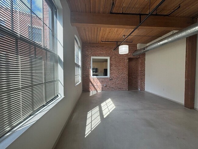 Primary Photo - 88 Gerrish Ave