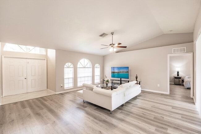 Building Photo - "Charming 3-Bedroom Home with 2 Full Baths and Spacious 2537 Sq Ft in North Port, FL!"