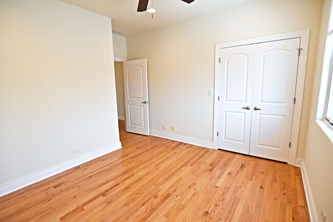 Building Photo - 5140 N Clark St