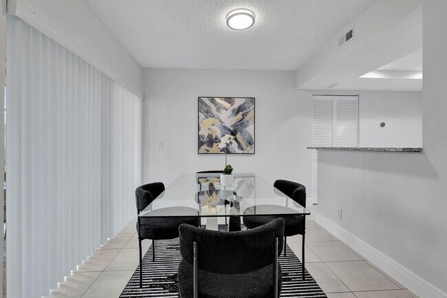 Building Photo - 12641 Westhampton Cir