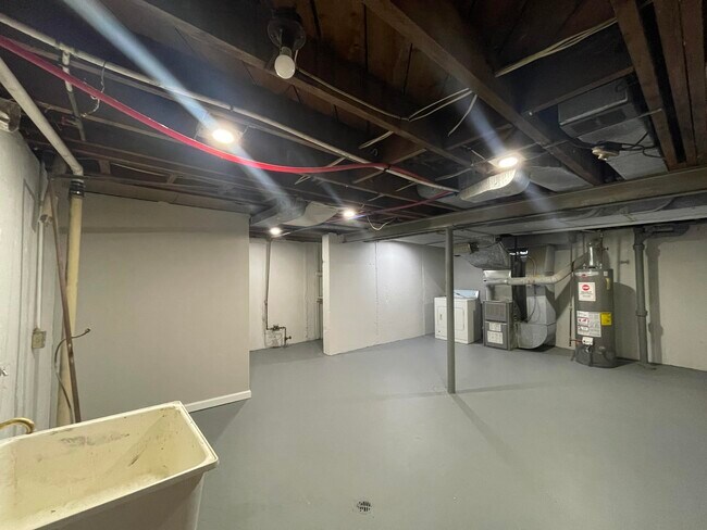 Building Photo - 18943 Greydale Ave