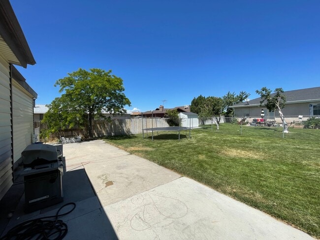 Building Photo - Great 5 Bed/3 Bath home in Orem
