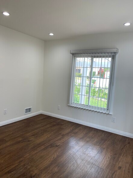Building Photo - 729 Glenmore Blvd