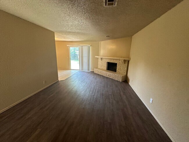 Building Photo - 1312 W Pittsburg St