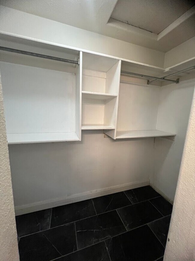 Building Photo - 4 bedroom Home Available