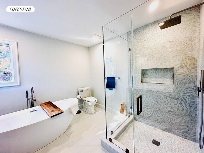 Building Photo - 10 Ginny Ln