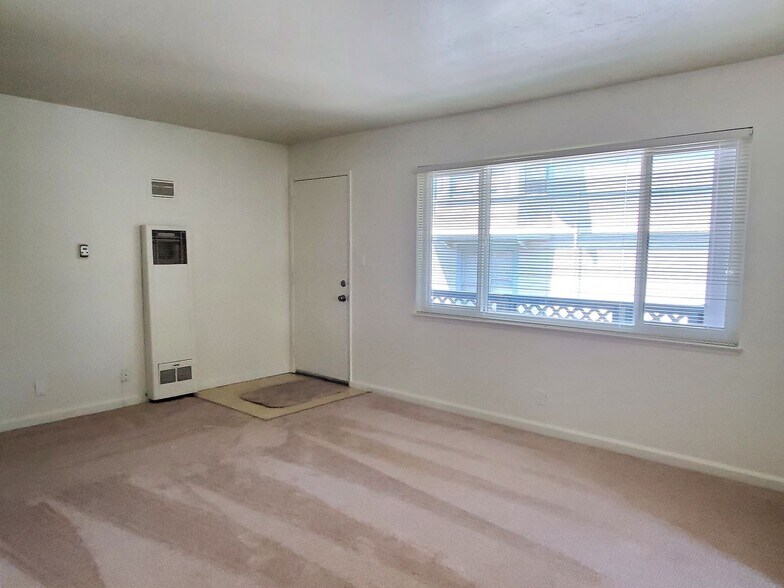 Building Photo - 357 S 4th St