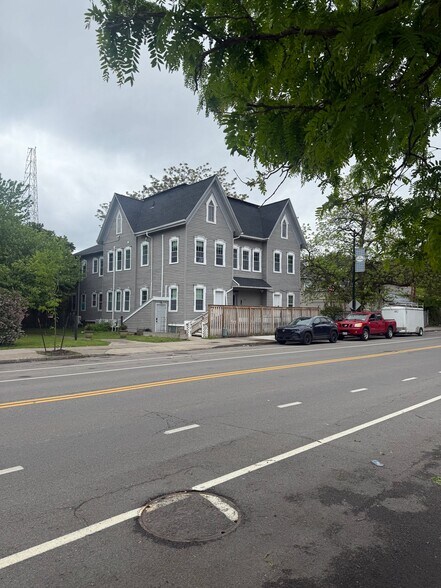 Building Photo - 407 South Ave