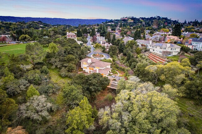 Building Photo - 140 Emerald Estates Ct