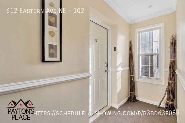 Building Photo - Renovated apartment with Wifi included. FI...