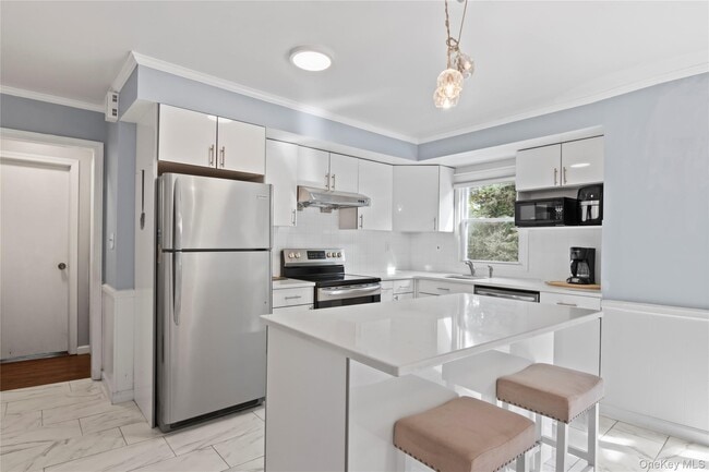 Building Photo - 11 Glenwood Rd