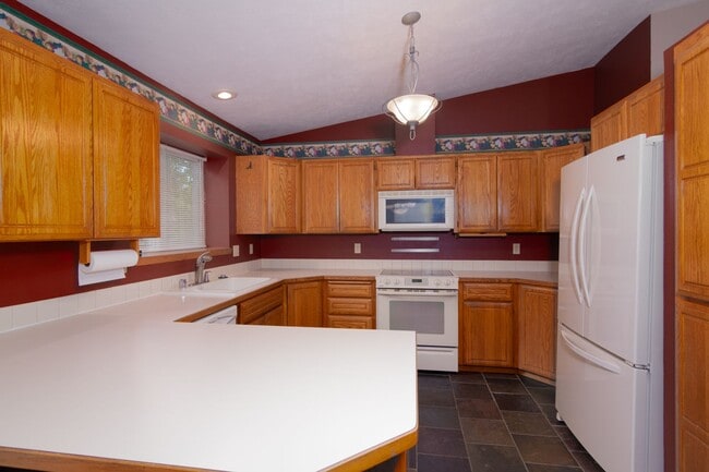 Building Photo - COMING SOON !! 3 bed 2.5 Bath Home on .5 acre lot in corner of Culdesac Mead School District