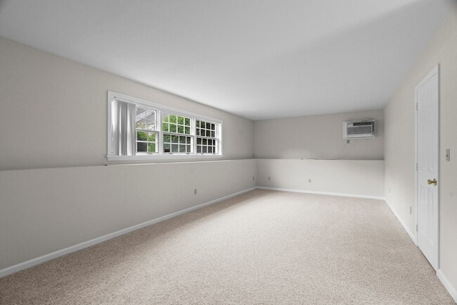 Building Photo - 28 Brantwood Dr