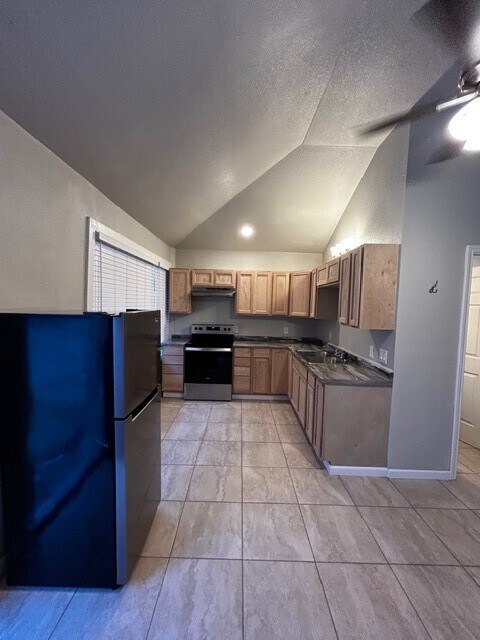 Building Photo - 1020 N Main St