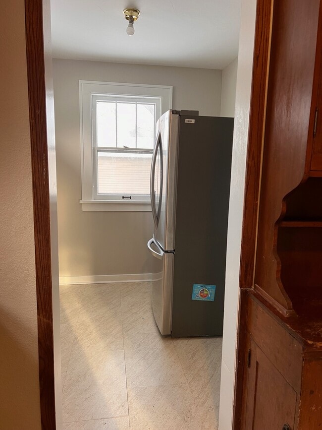 Building Photo - 907 Albion Ave