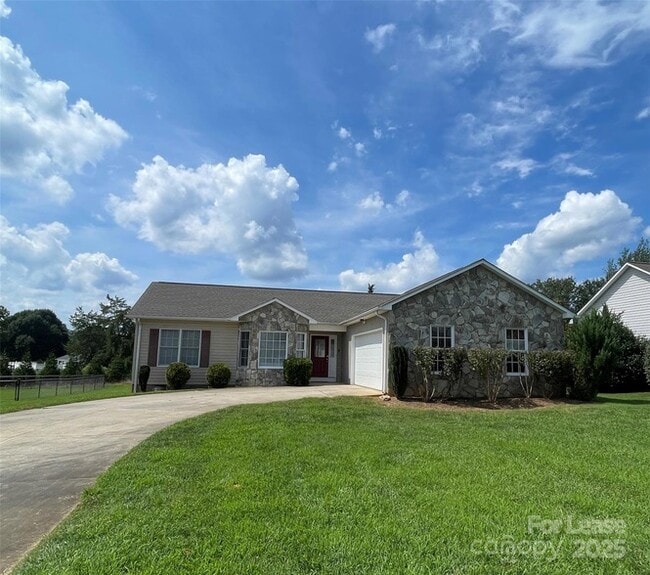 Primary Photo - 1444 Farmington Hills Dr