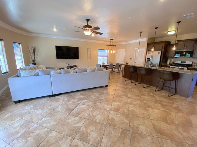 Building Photo - Northeast El Paso 3bed Refrig A/C