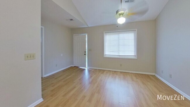 Building Photo - 809 Antler Dr