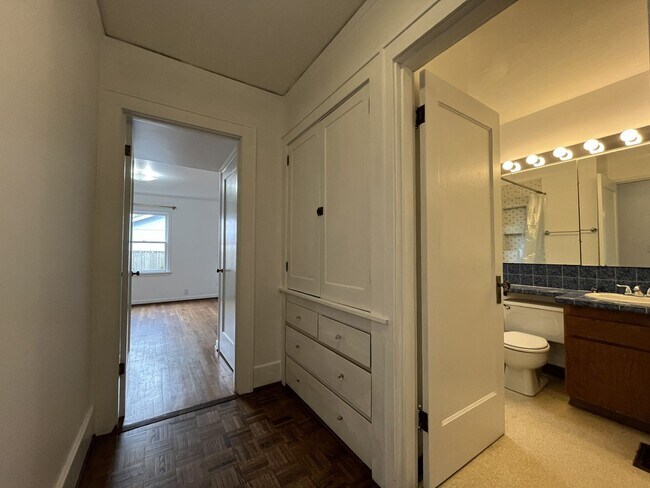 Building Photo - Character-Filled 2-Bedroom Home with Vintage Charm & Bright Living Spaces