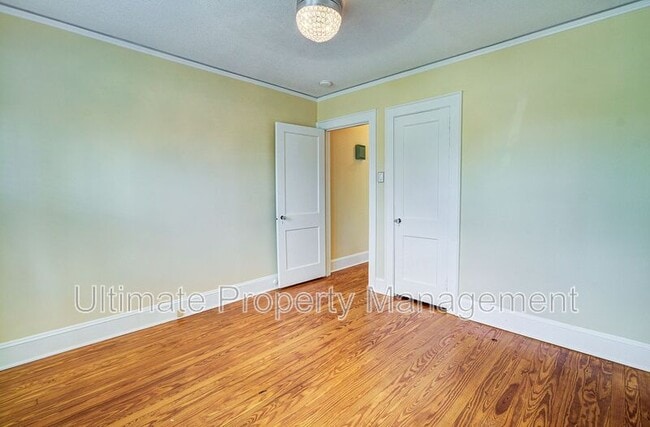 Building Photo - 2037 Van Buren St