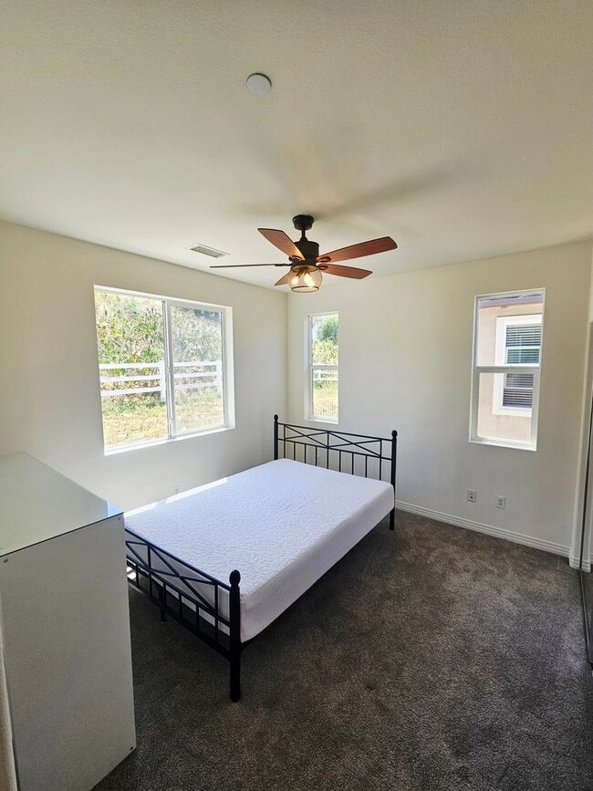 Building Photo - Gorgeous Stand Alone Town Home / Rolling Hills Golf Club is your Back Yard