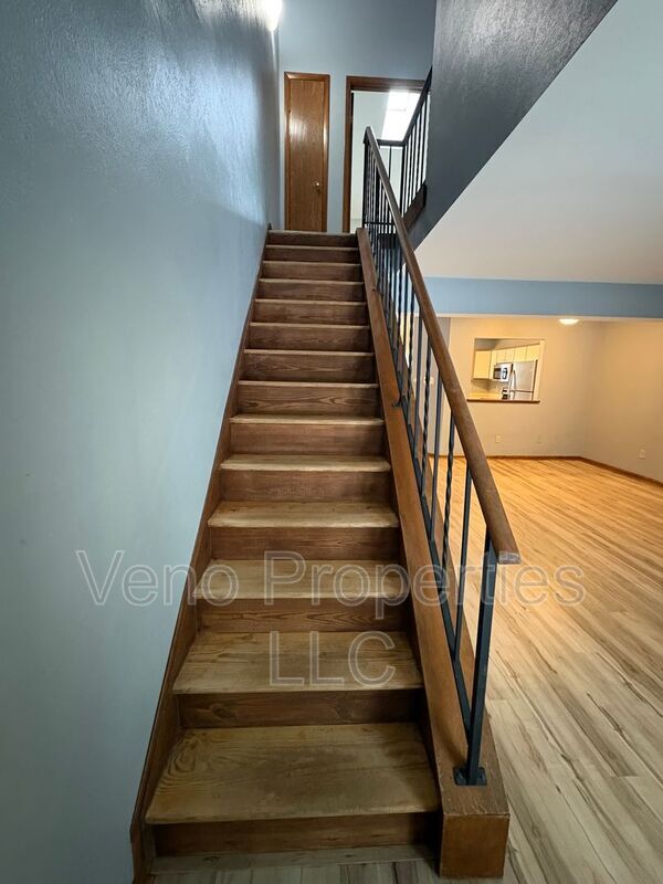 Building Photo - 8 Redcoat Ct