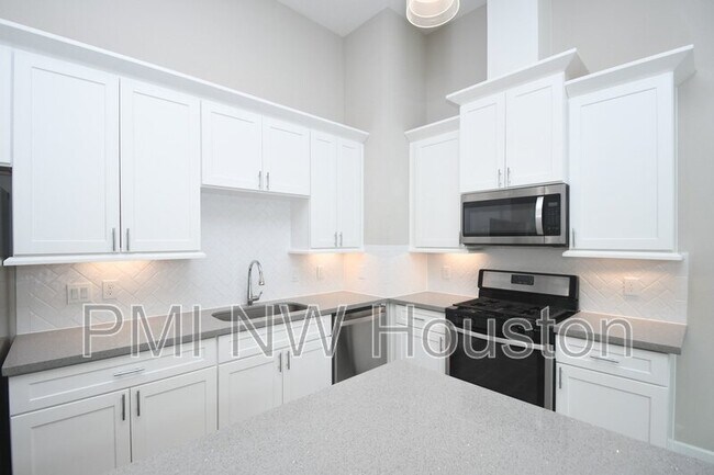 Building Photo - 5904 Gardendale Dr