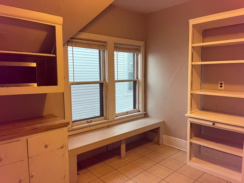 Building Photo - 3260A N Newhall St