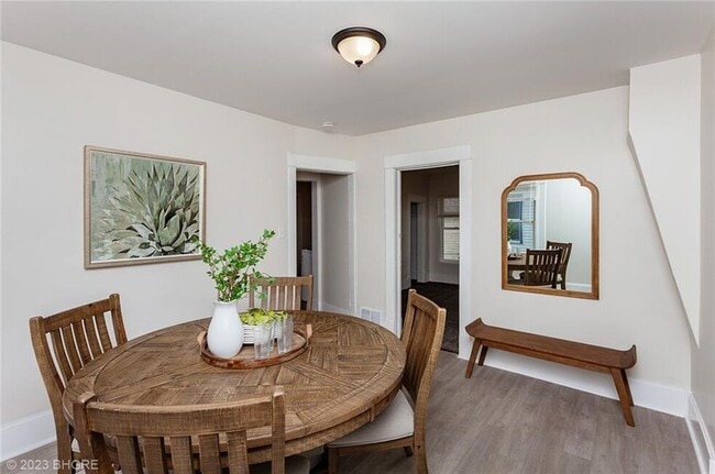 Building Photo - 1215 Clark St