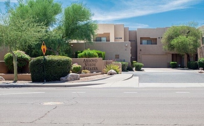 Building Photo - Gorgeous 2/2.5 condo for rent in Scottsdale.