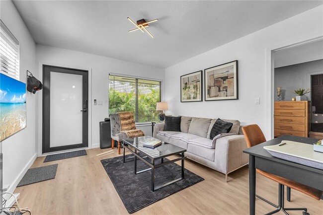 Building Photo - 754 NE 40th St