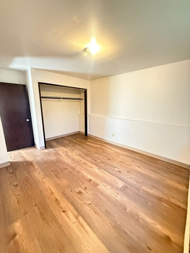 Building Photo - 1220 Purtov St