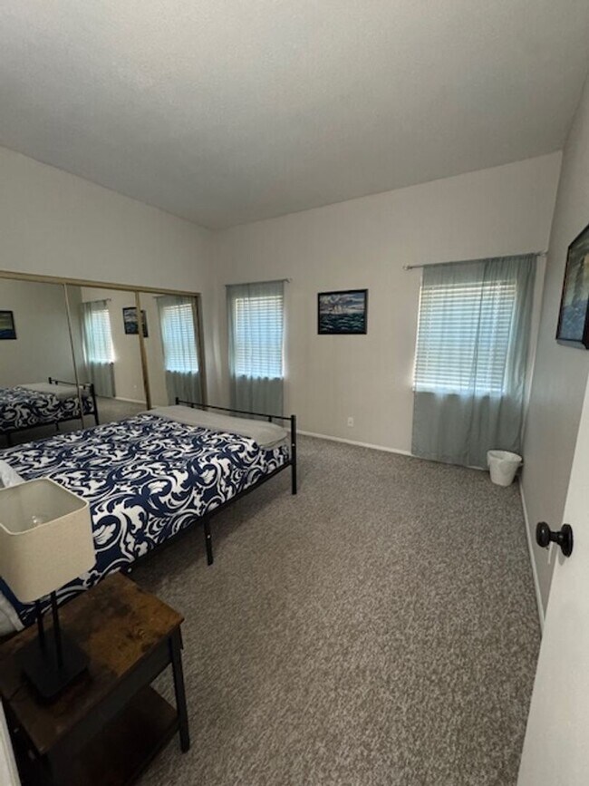 Building Photo - Northwest-3 bedroom/ 2 bathroom single family home w/ pool!