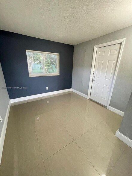 Building Photo - 2720 NW 2nd St