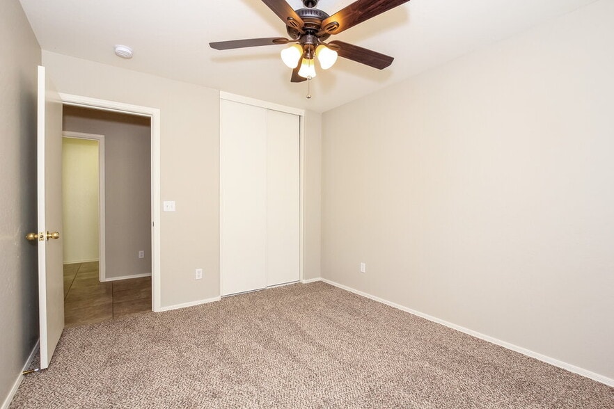 Building Photo - 2081 E Paso Fino Dr