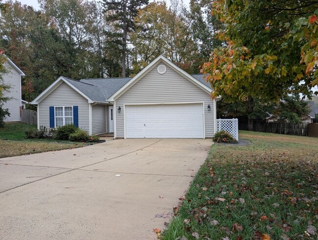 Primary Photo - Beautiful ranch Style home located in the ...