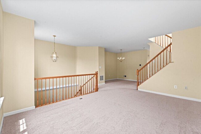 Building Photo - Modern Comfort Meets Convenience, Close to...