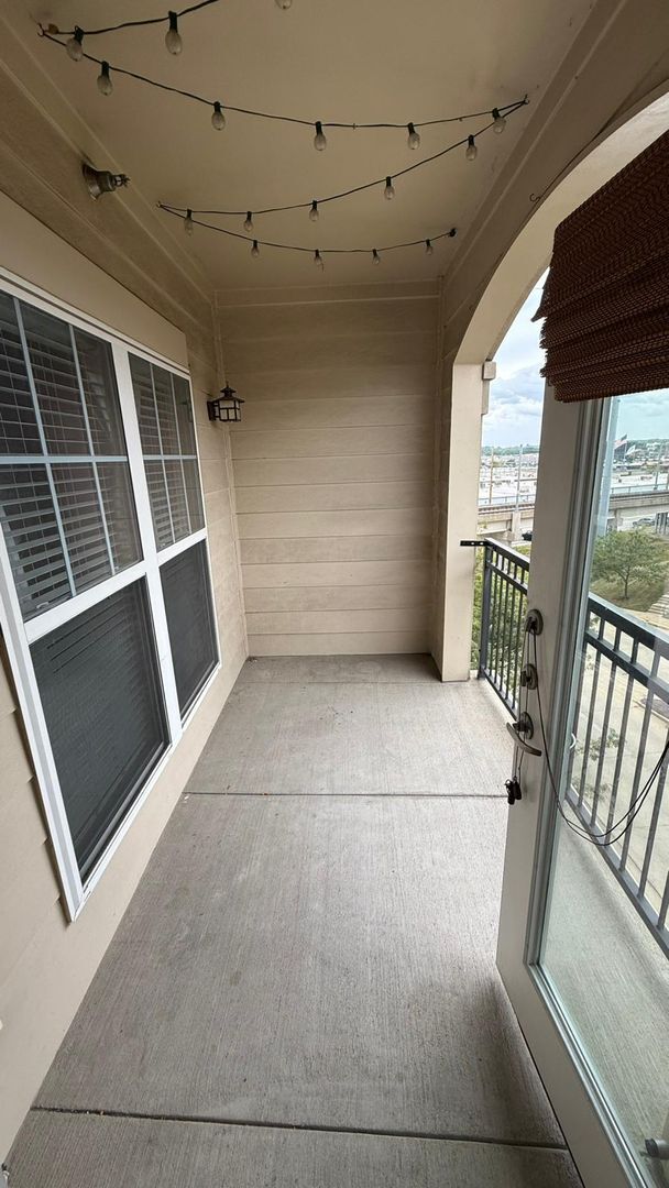 Building Photo - SPACIOUS 2-Bed, 2-Bath Condo WITH POOL, HO...