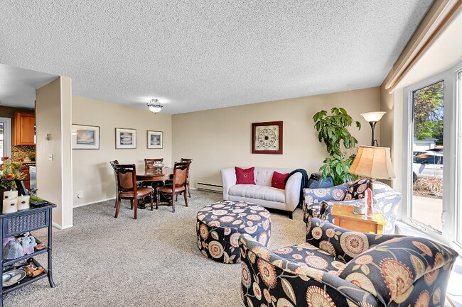 Building Photo - 10883 Fairfax Way