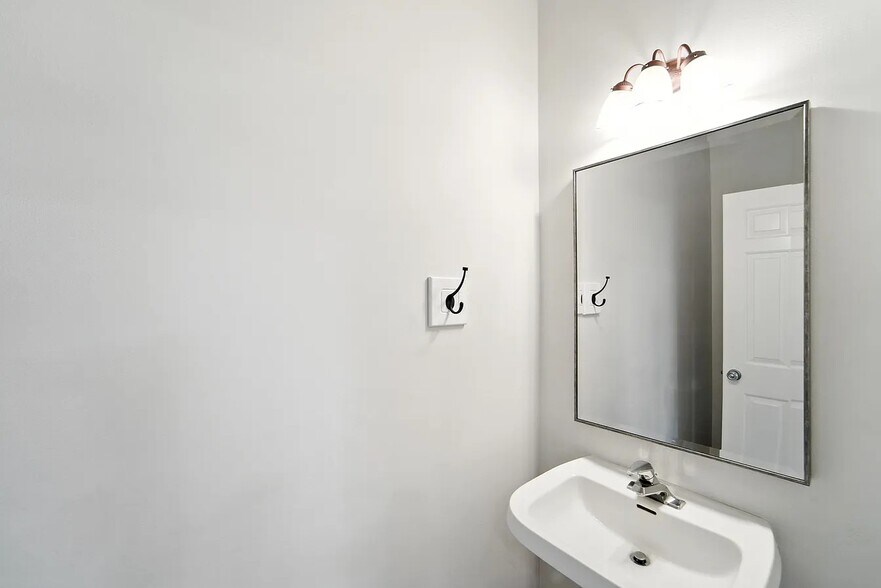 Building Photo - 277 S 79th St