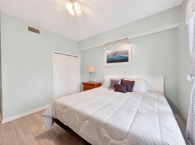 Building Photo - Beautifully furnished 2BR/2BA first-floor condo